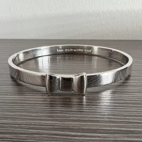 kate spade Take A Bow Silver bangle bracelet nwot - Picture 2 of 4